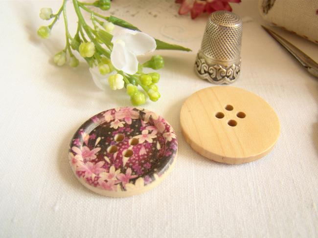 Adorable gros bouton en bois imprimé de fleurs liberty mauve et noir  Ø 30mm