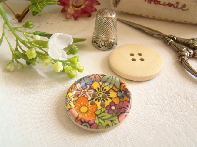 Adorable gros bouton en bois imprimé fleurs couleurs psychédéliques  Ø 30mm