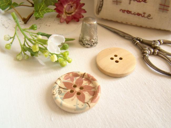 Adorable gros bouton en bois imprimé fleurs style Hawaïen  Ø 30mm