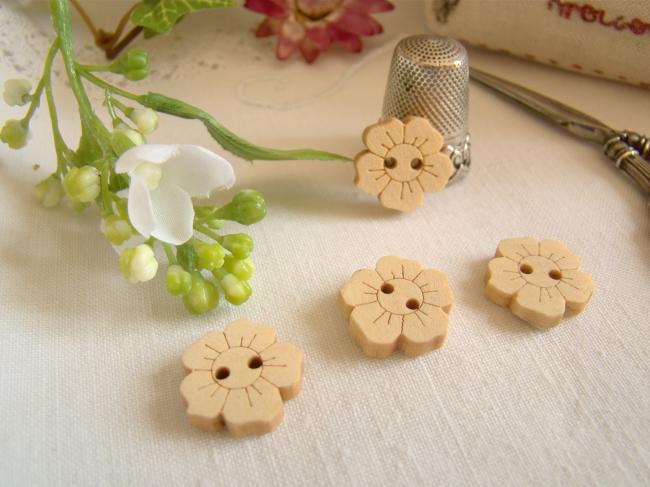 Très mignon petit bouton en bois naturel en forme de fleur Ø 15mm