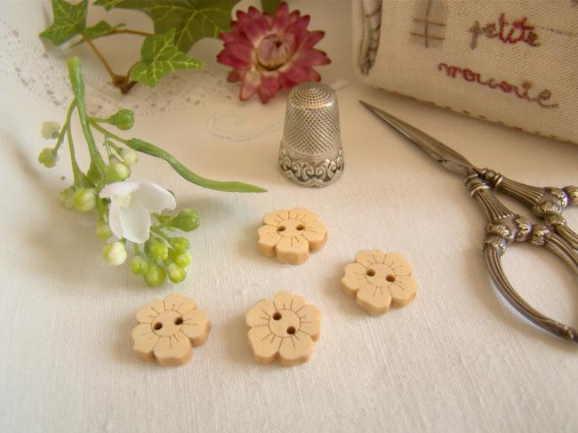 Très mignon petit bouton en bois naturel en forme de fleur Ø 15mm