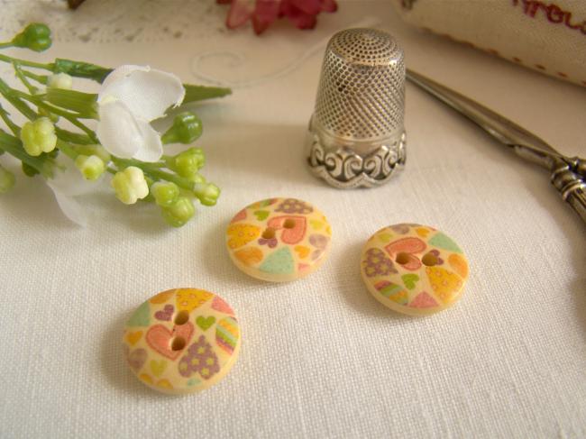 Adorable petit bouton en bois, motif petits coeurs multicolores Ø 15mm