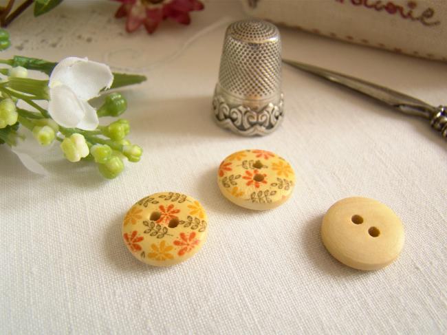 Adorable petit bouton en bois, motif marguerites et feuillage Ø 15mm