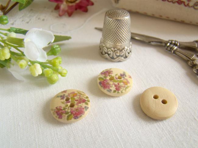 Adorable petit bouton en bois, motif petites fleurs et feuillage Ø 15mm