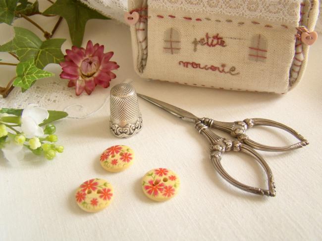 Adorable petit bouton en bois, motif fleurs rouges et feuillage Ø 15mm