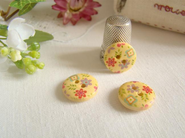 Adorable petit bouton en bois, motif fleurs naïves feuillage Ø 15mm