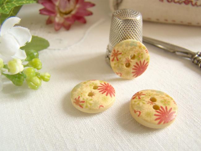 Adorable petit bouton en bois, motif fleurs pompons et feuillage Ø 15mm