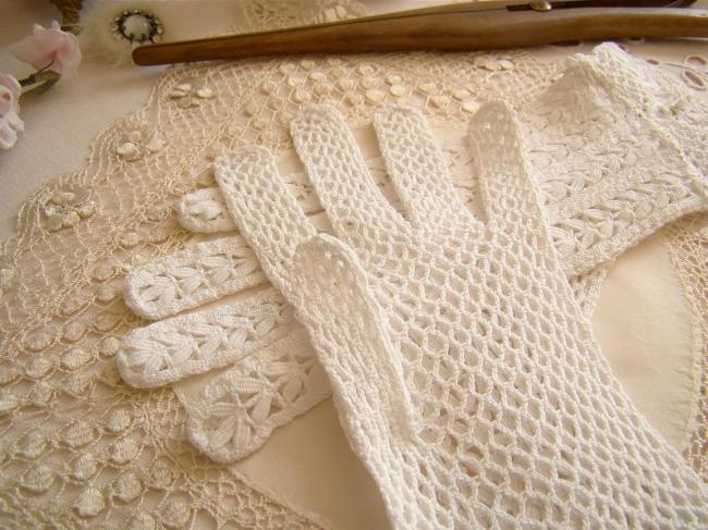 Très romantique paire de gants en guipure d'Irlande 1910-20