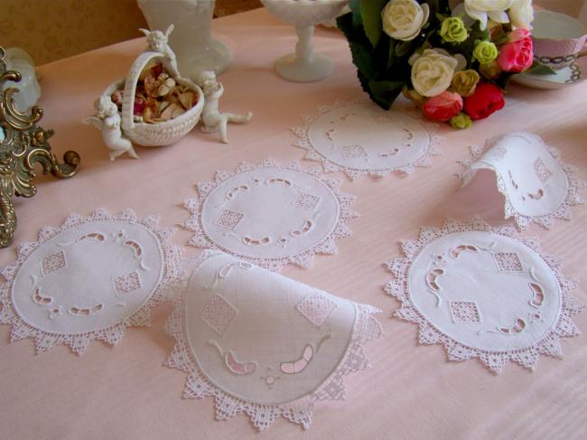 Charmant petit service à dessous de verre en dentelle et filet