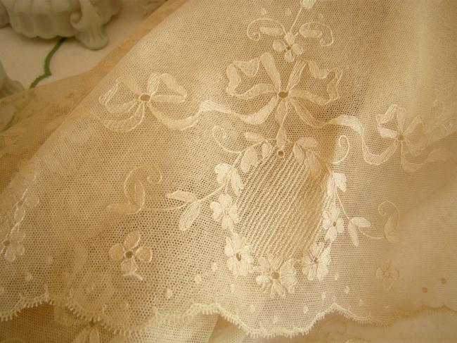Somptueux volant en tulle rebrodé de rubans & fleurs en fil de soie 4,28m x 53cm