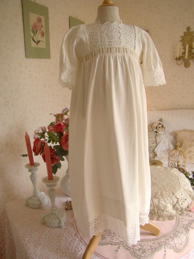 Gracieuse robe de baptême en piqué de coton & broderie anglaise 1920