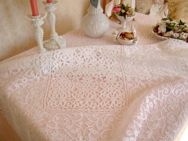Exceptional huge tablecoth in handmade Cluny lace from Puy en Velay