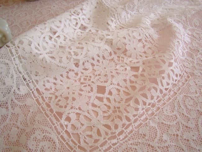 Exceptional huge tablecoth in handmade Cluny lace from Puy en Velay