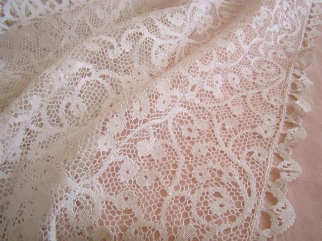 Exceptional huge tablecoth in handmade Cluny lace from Puy en Velay