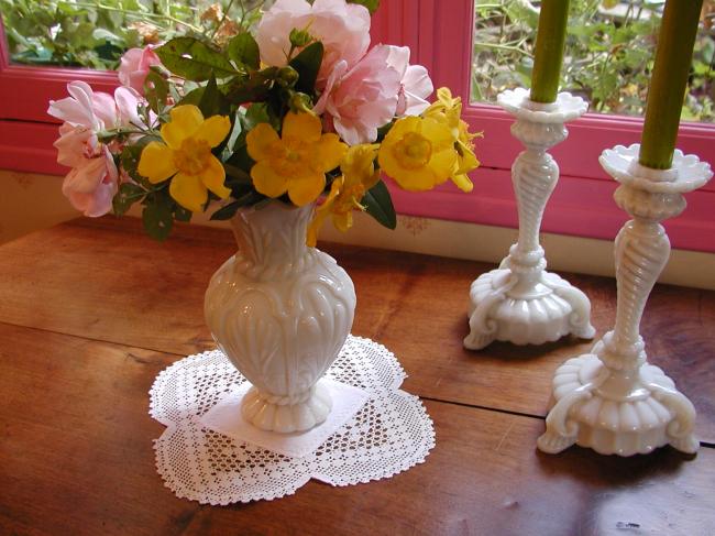 Très original napperon en damassé de tréfles avec dentelle de crochet 1920