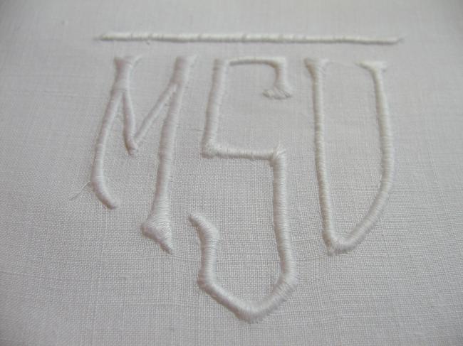 So pretty night dress case in fine linen with open and white works