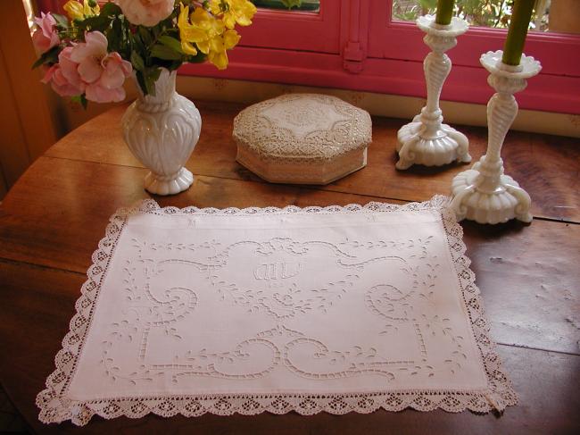 Gorgeous night dress case in fine linen with Richelieu open and white works