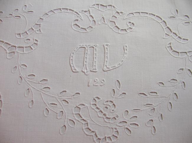 Gorgeous night dress case in fine linen with Richelieu open and white works