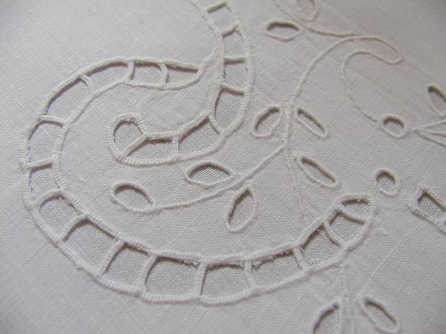 Gorgeous night dress case in fine linen with Richelieu open and white works