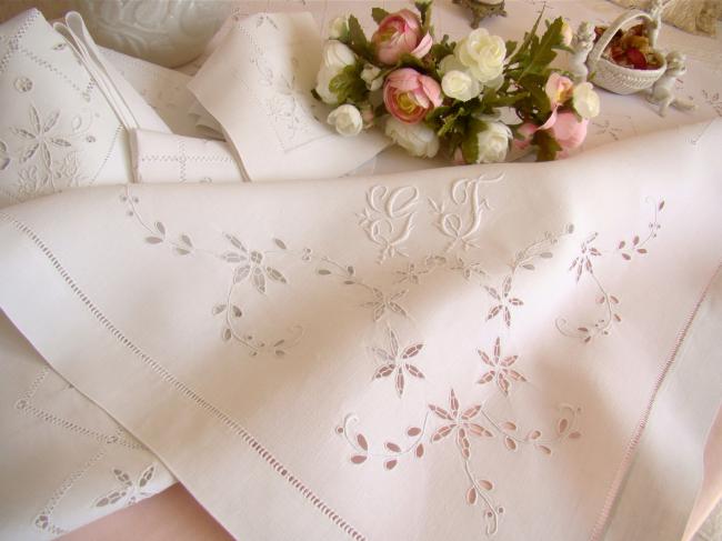 Superb service in pure linen thread, openwork and embroidered flowers & Monogram