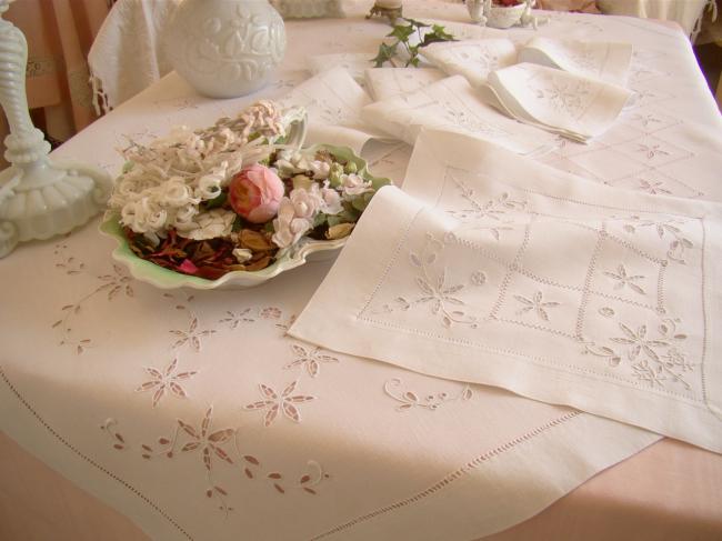 Superb service in pure linen thread, openwork and embroidered flowers & Monogram