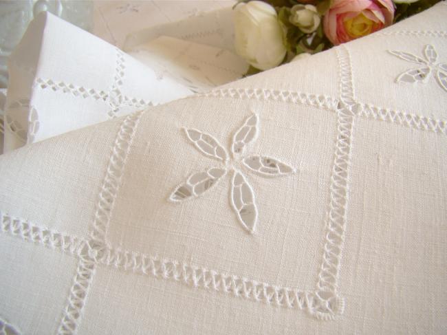 Superb service in pure linen thread, openwork and embroidered flowers & Monogram