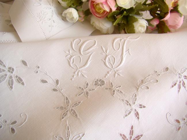 Superb service in pure linen thread, openwork and embroidered flowers & Monogram