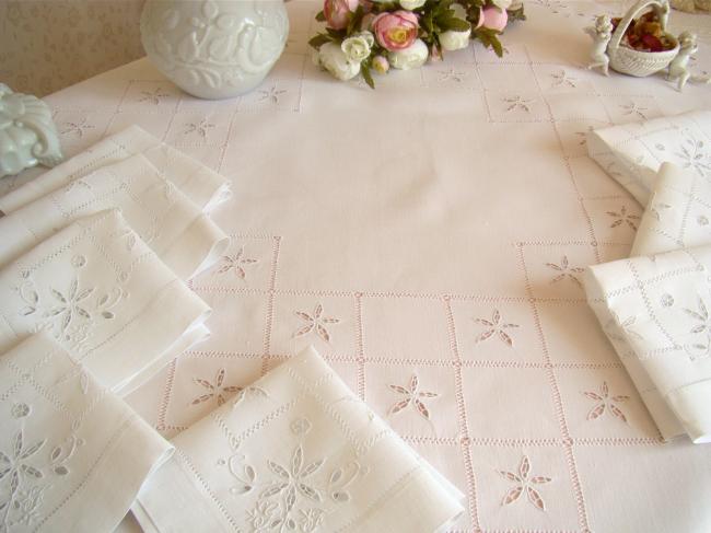 Superb service in pure linen thread, openwork and embroidered flowers & Monogram