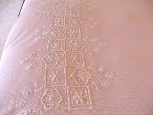 Marvellous bed-spread in tulle with embroidered flowers 1920
