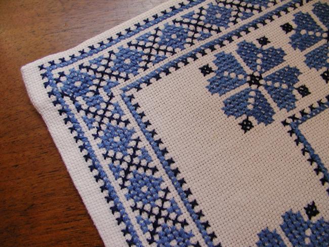 Superb table centre with embroidery in cross stitches blue and navy blue