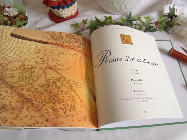 Livre 'Broderies en couleur' créations de D.Porthault, éditions LTA