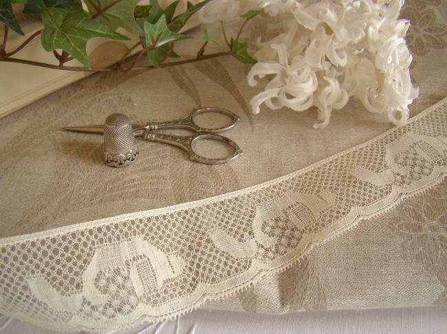 Superbe ancienne dentelle festonnée, motif rare 'Tortue',  en 42mm