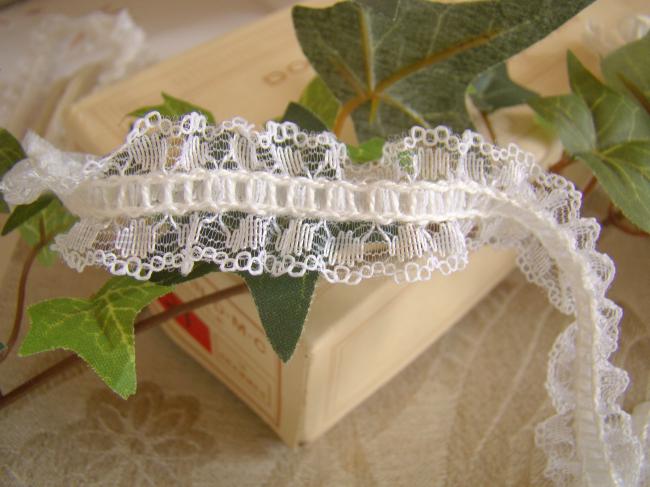 Adorable dentelle froufrou mécanique à coeur zig-zag ivoire, blanche, en 20mm