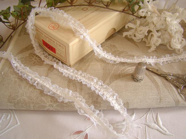Adorable dentelle froufrou mécanique à coeur zig-zag ivoire, blanche, en 20mm
