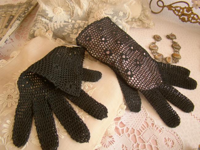 Très jolie paire de gants en crochet faits à la main, couleur noir, 1950