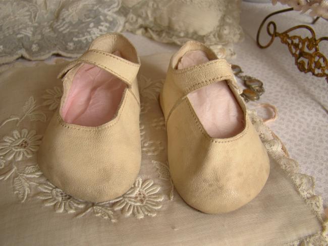 Charmante ancienne paire de chaussures de poupée en chevreau n°14