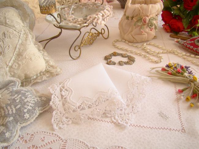 Lovely hand-made bobbin lace handkerchief in fine linen