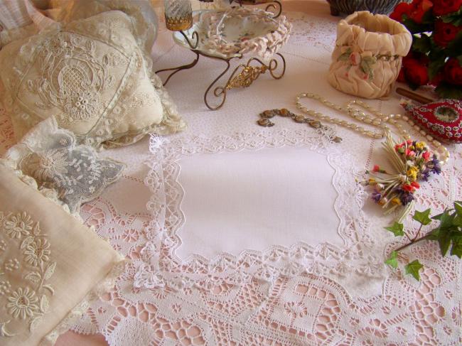 Lovely hand-made bobbin lace handkerchief in fine linen