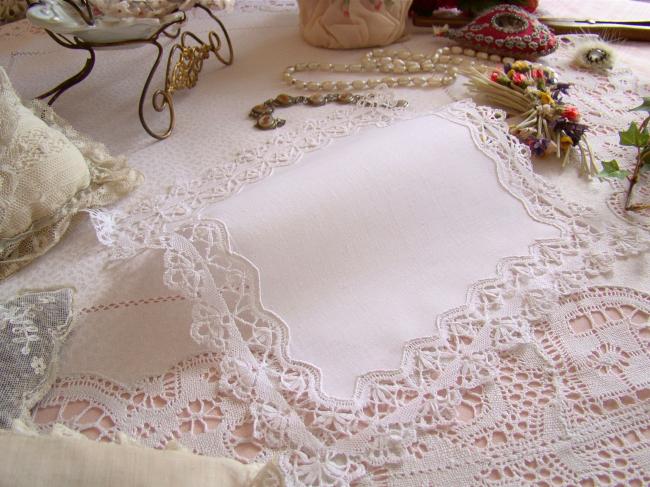 Lovely hand-made bobbin lace handkerchief in fine linen