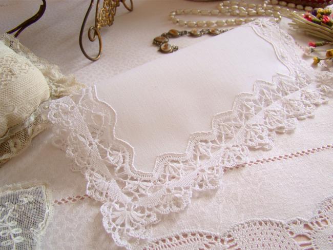 Lovely hand-made bobbin lace handkerchief in fine linen