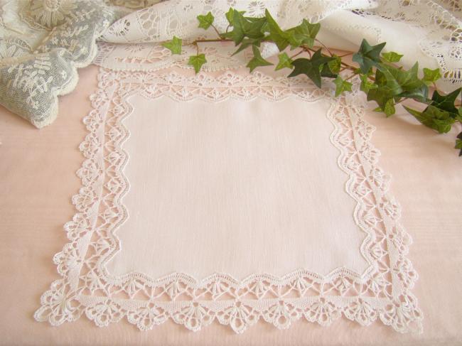 Lovely hand-made bobbin lace handkerchief in fine linen