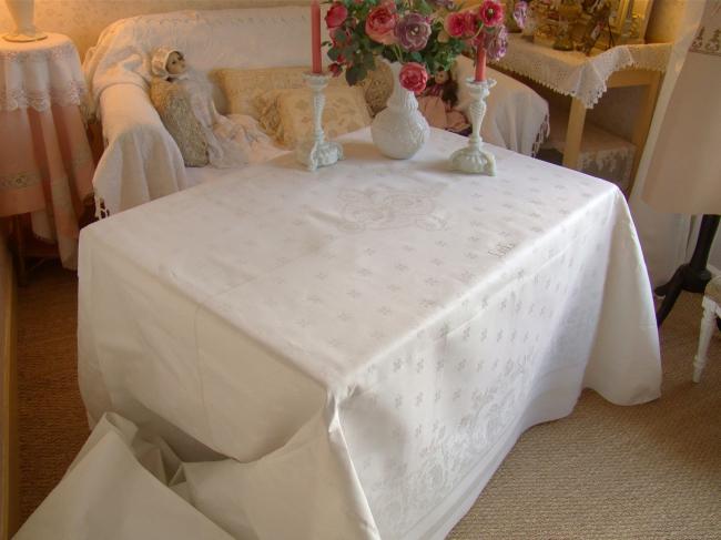 Somptuous Banquet tablecloth in linen damask, golden aigle & acanthus, mono LL