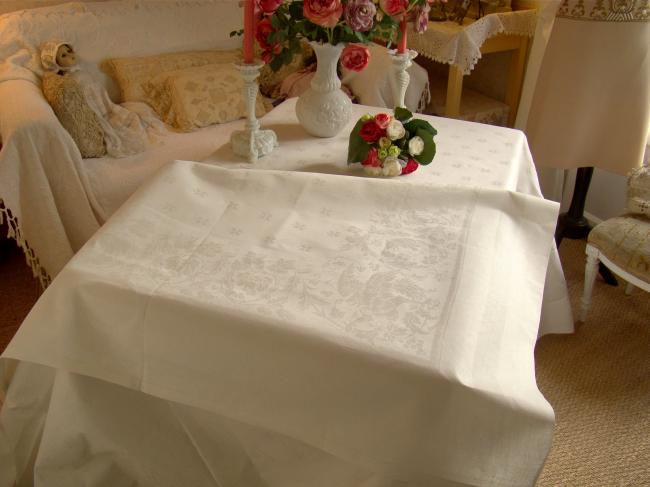 Somptuous Banquet tablecloth in linen damask, golden aigle & acanthus, mono LL