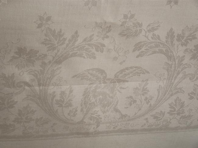Somptuous Banquet tablecloth in linen damask, golden aigle & acanthus, mono LL