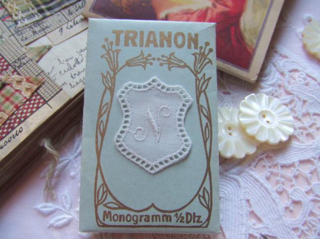 Adorable monogramme N dans un cartouche ajouré de fine batiste 1900-20