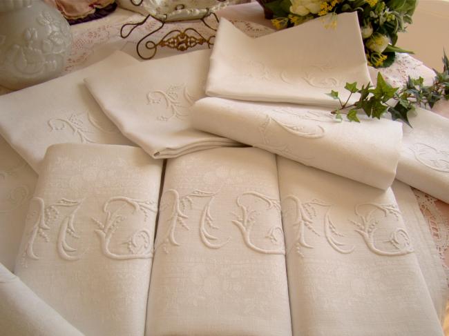 Superb set of 10 large napkins in linen damask with Fruits of autumn, mono MC