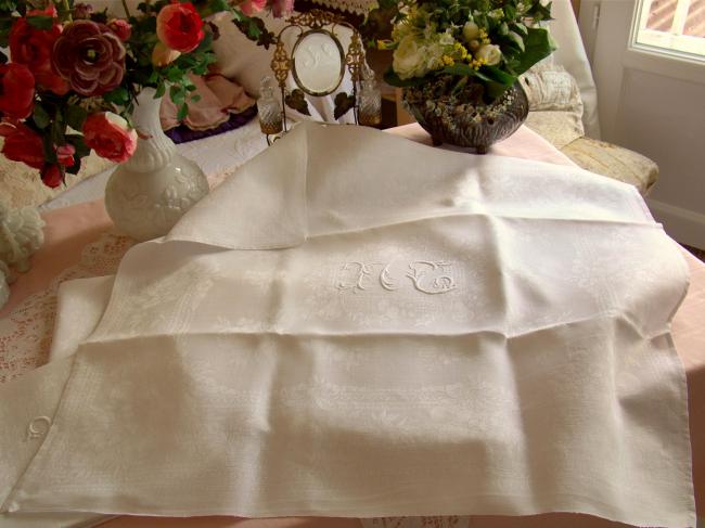 Superb set of 10 large napkins in linen damask with Fruits of autumn, mono MC