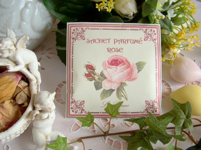 Joli Sachet parfumé à la Rose, décor à la Redouté, encadré Art Nouveau