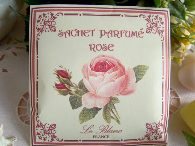 Joli Sachet parfumé à la Rose, décor à la Redouté, encadré Art Nouveau
