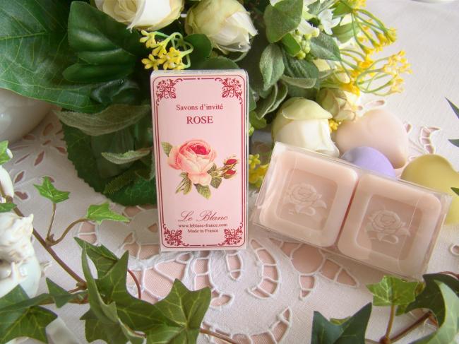 Jolie boite de 2 savons d'invité parfumés à la Rose, 2 x 25grs